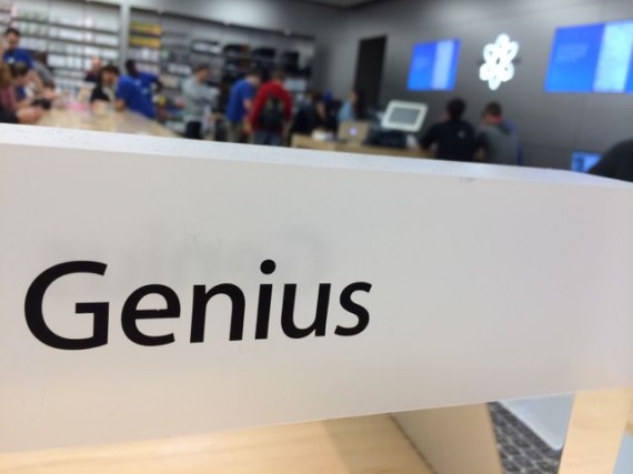 Genius Bar sign at Apple Store Mall at Millenia