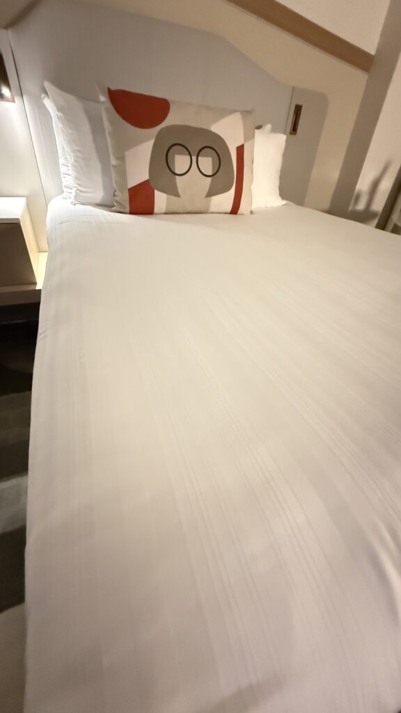 disney hotel room bed